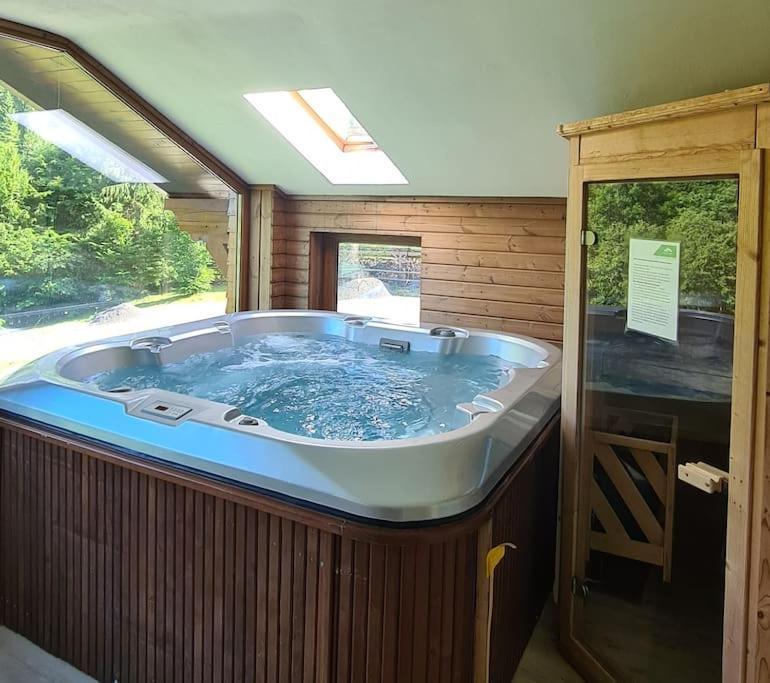 Pensiune Subcrai Cu Centru Spa Zărneşti Exteriér fotografie