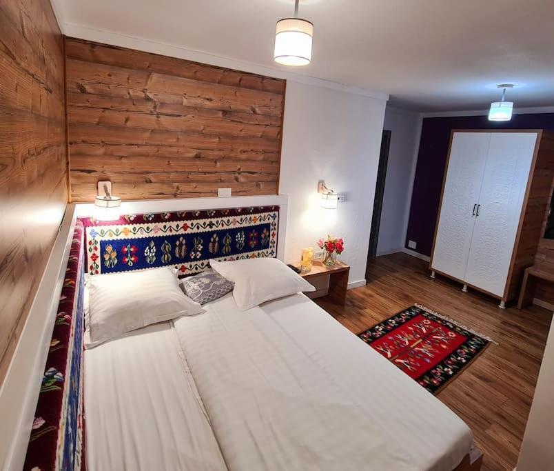 Pensiune Subcrai Cu Centru Spa Zărneşti Exteriér fotografie