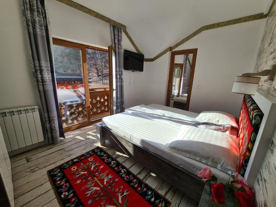 Pensiune Subcrai Cu Centru Spa Zărneşti Exteriér fotografie